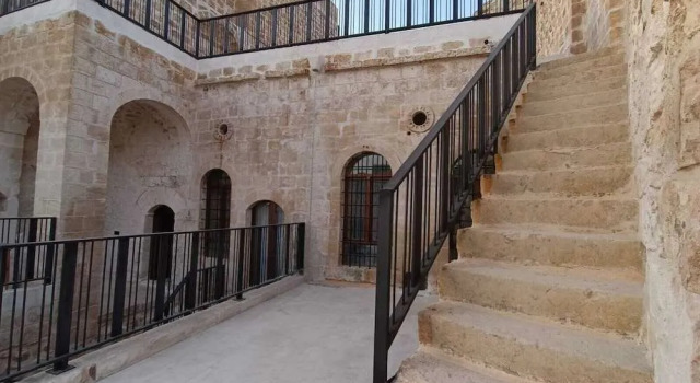 Tuğmaner Small House Ajar