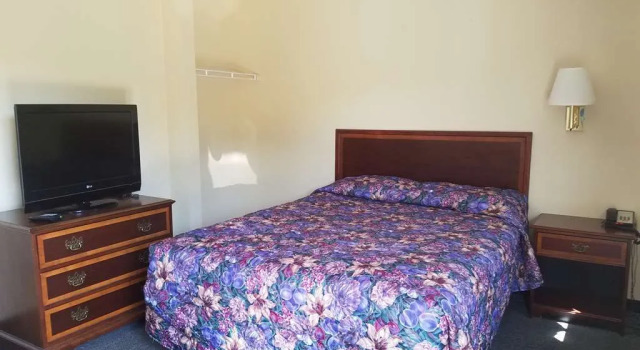 Budgetel Inn & Suites, Prenota Hotel Hotel a Alabama con parcheggio, Parcheggio