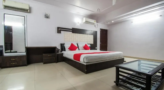 OYO Flagship 24088 Hotel City Centre, Забронировать Отель Патна штат Карнатака, рядом с Железнодорожный вокзал Патна