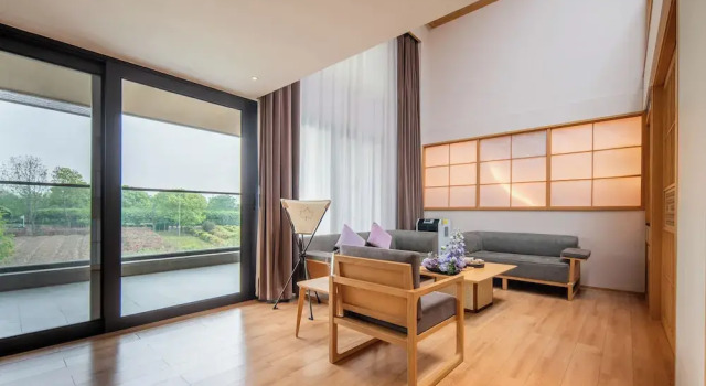 Двухместный номер Standard Дуплекс Hyakumangoku Onsen Hotel