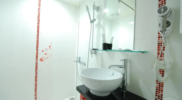 Кровать в общем номере Shin Shin Hotel