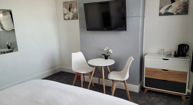 Edelweiss Guesthouse, Забронировать Отель Саутенд-он-Си Эссекс, рядом с Kursaal