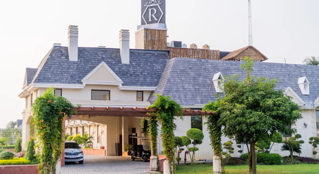The Radiant Resort, Забронировать Курортный отель Отели Горакхпур 3 звезды, 3*