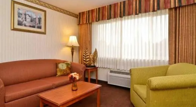 Двухместный люкс c 1 комнатой Hampton Inn Discovery Kingdom Napa Gateway