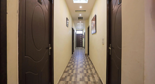 Super Hotel O Raj Palace, Забронировать Отель Отели Мератх с парковкой, Парковка