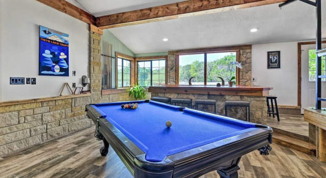 Spacious Glen Rose Home on Paluxy Riverfront, Rezerwuj Dom wakacyjny Glen Rose Teksas