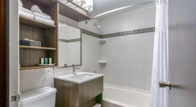 Четырёхместный номер Business Clarion Hotel