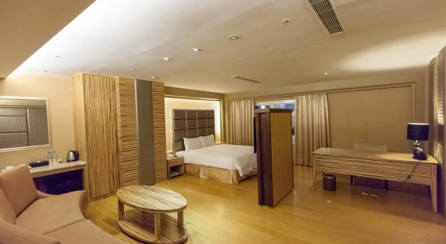 友愛京賞國際大飯店 Yoai Jing Shang Hotel, Забронировать Отель Отели Гаосюн с парковкой, рядом с Центр реки Любви - озеро Руи, Парковка