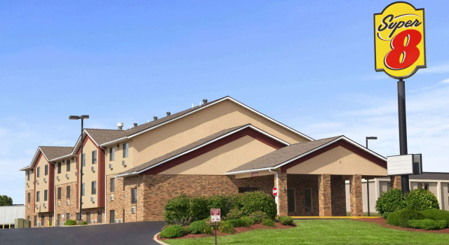 Super 8 by Wyndham Collinsville St. Louis