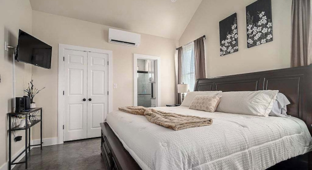 Коттедж Live Oak Cabins-sleeps 8 W/hot-tubs