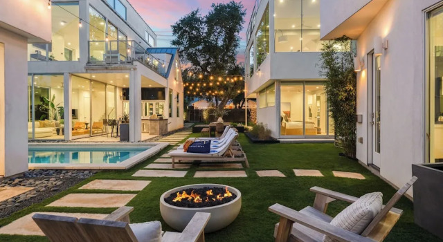 Luxe 9bdr Retreat w/ Putting Green + Game Room Bouldin Collective by Avantstay, Забронировать Дом для отпуска Виллы Остина, рядом с Rudolph Gamblin Field, Вилла