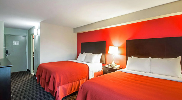 Четырёхместный номер Standard Quality Inn near Potomac Mills