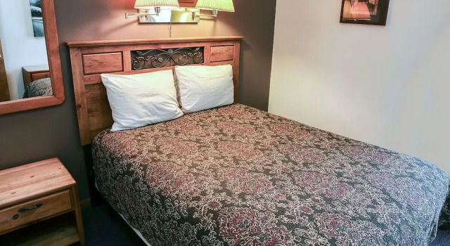 Lazy R Cottages: 7A, Забронировать Отель Отели Эстес-Парк с парковкой, Парковка