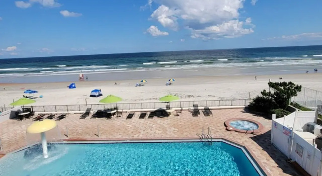 Четырёхместный номер Standard с красивым видом из окна La Quinta by Wyndham Oceanfront Daytona Beach