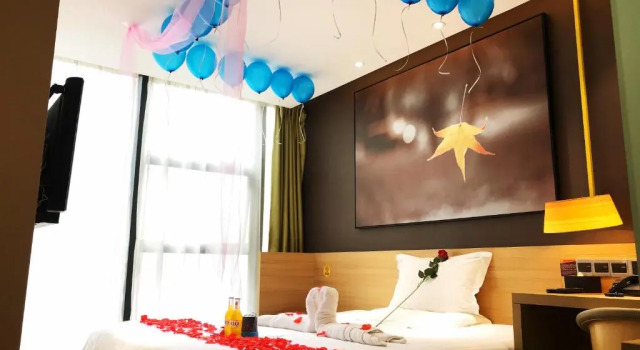 Двухместный номер Standard IU Hotel Chongqing Jiefangbei Hongyadong Chaotianmen