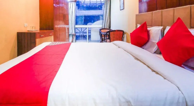 OYO 68409 Dera Guest House, Rezerwuj Pensjonat Abids 