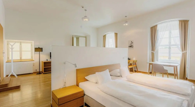 Полулюкс Hotel Benedict