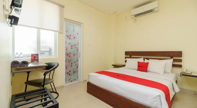 RedDoorz near Jembatan Siti Nurbaya Padang, Book Hotel Billige hoteller i Padang