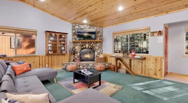 1953-river Rock Lodge 3 Bedroom Home by RedAwning