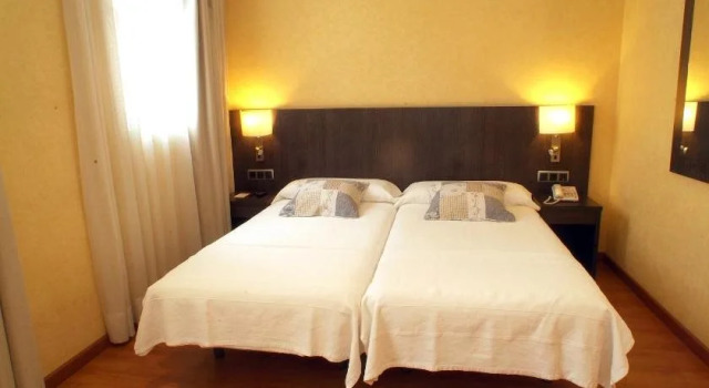 Hotel 1948 Manresa, Забронировать Отель Манреса провинция Барселона