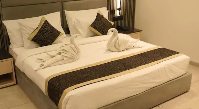 Полулюкс Crown Park Luxury Hotel