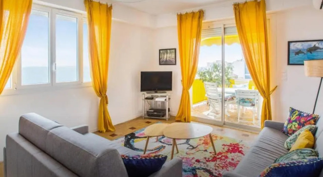 Stunning 2 bed Flat Nice front of the beach Seaview, Забронировать Апартаменты/квартира Fabron Ницца, рядом с Пляж Фаброн