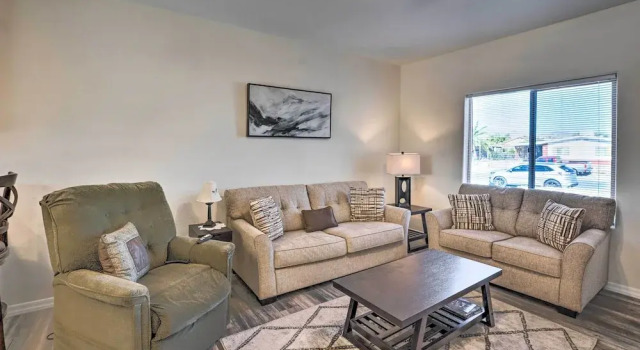 Pet-friendly Retreat - 1 Block to Colorado River!, Забронировать Дом для отпуска Виллы Буллхед-Сити, Вилла