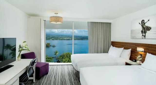 Четырёхместный номер Standard с видом на залив Grand Naniloa Hotel, a Doubletree by Hilton