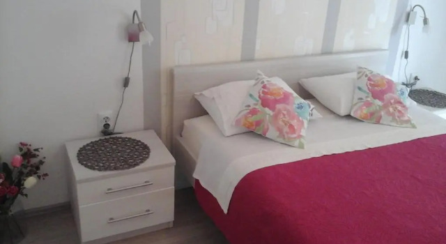 Студия с балконом Apartments Teo 1