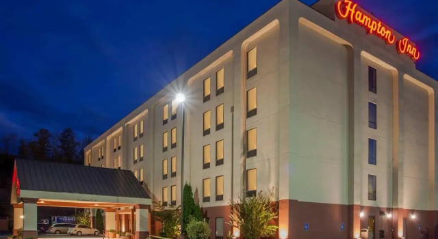 Кровать в общем номере Hampton Inn Huntington/Barboursville