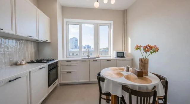 Трёхместные апартаменты с 3 комнатами с балконом Апартаменты возле метро Лесная