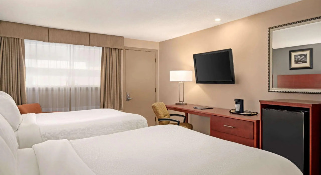 Четырёхместный номер Standard Days Inn by Wyndham Fredericton