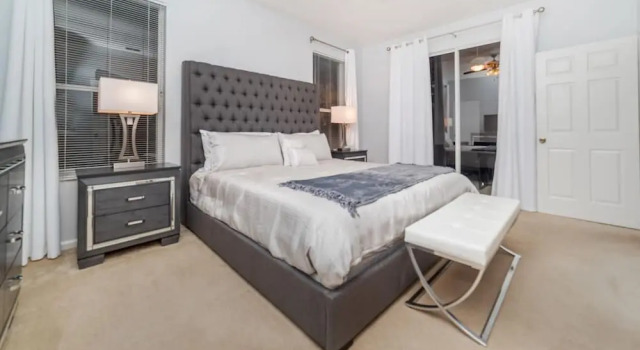 8215 Fan Palm Way, Забронировать Отель Отели Фор Корнерз с бассейном, Бассейн