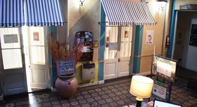 Кровать в общем номере (женский номер) BA Stop Hotel House