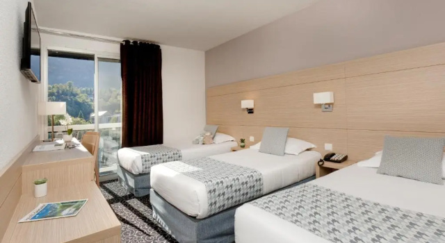 Трёхместный номер Hôtel Le Méditerranée