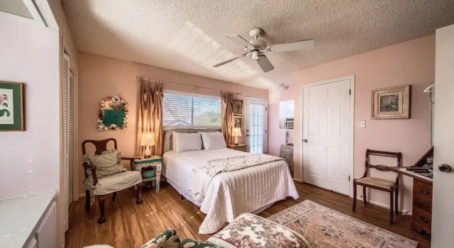 Binky's Nest 1 Bedroom Home by RedAwning, Забронировать Отель Фредериксберг Texas Wine Country, рядом с Театр Rockbox