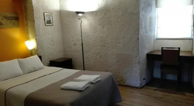 Одноместный номер Standard с балконом Casablanca Hostal