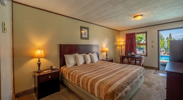 Двухместный номер Standard с красивым видом из окна Lake N Pines Motel