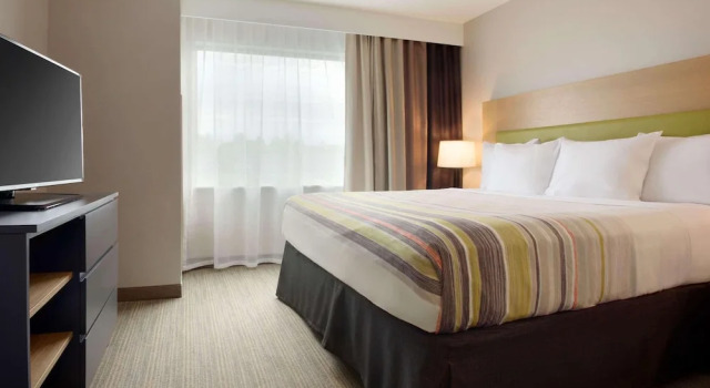 Двухместный люкс Country Inn & Suites by Radisson Asheville River Arts District