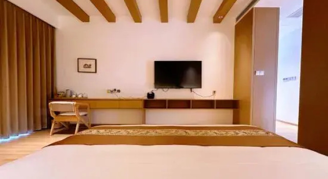 Двухместный люкс East Wind Cllege Culture&Art Hotel