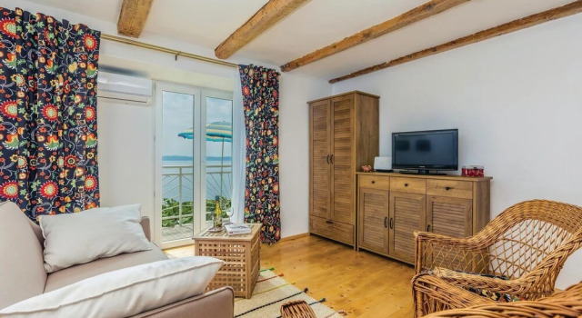 Stunning Home in Stara Baska With Wifi and 0 Bedrooms, Prenota Hotel Hotel a Isole Quarnerine con parcheggio, Parcheggio