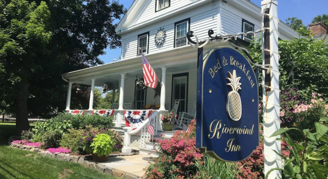 Riverwind Inn Bed and Breakfast, Забронировать Отель Дип-Ривер штат Коннектикут
