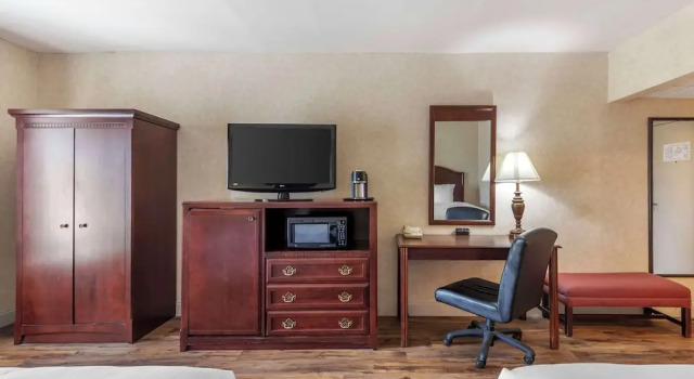 Четырёхместный номер Business с красивым видом из окна Best Western Plus Steeplegate Inn