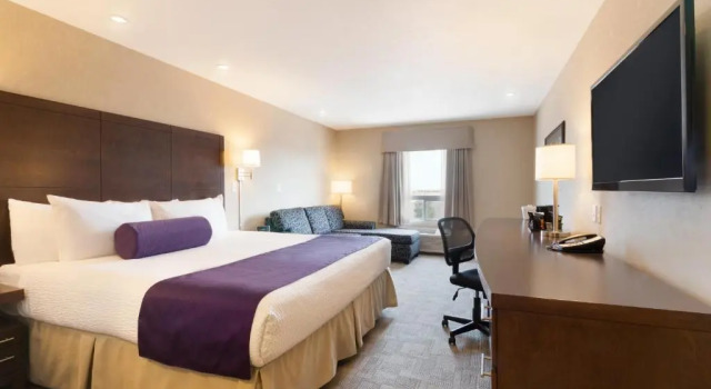 Номер Standard Days Inn by Wyndham Medicine Hat