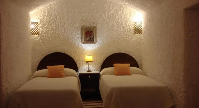 Cuevas La Cocinillas, Book Hotel Hoteller i Graena med parkering, Parkering