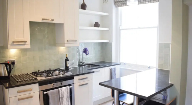 2 Bedroom Flat in Earlsfield, Забронировать Отель Отели Лондона 3 звезды, рядом с Southside Shopping Centre, 3*