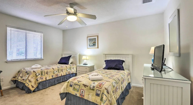 < 1 Mi to Beach: Family-friendly Hilton Head Home, Забронировать Дом для отпуска Коттеджи Южной Каролины, Коттедж