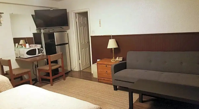 Camera Standard Centennial Motel
