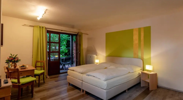 Двухместный номер Classic с балконом Hotel Goldflair am Rathaus