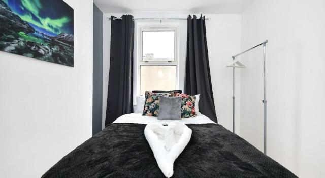 Impeccable 4-bed House With Garden in Brixton, Забронировать Отель Бизнес-отели Англии, 4* 5*